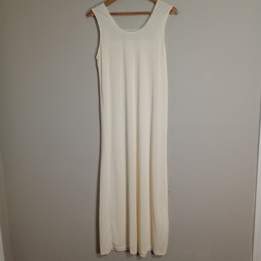 Vintage JC Penney Granny core Nylon Nightgown Floral Embroidery Detail - Picture 2 of 8